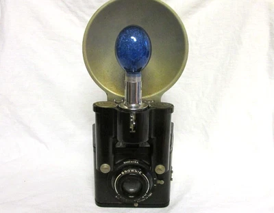 CÁMARA KODAK BROWNIE FLASH SIX 20 VINTAGE AÑOS 40 con flash y bombilla  Foto 1 de 4