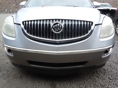 Capa de para-choque dianteiro Buick Enclave 2008-2012 com grades e neblinas fabricante de equipamento original U636R - Imagem 1 de 3