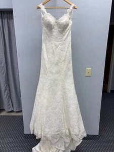 $1900 Ivory Lace Mermaid with Beading Wedding dress Size 8 with defects - Picture 1 of 18