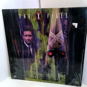 X-Files Laserdisc Episodes 3x09 & 3x10 (PRISTINE CONDITION) - Picture 1 of 2