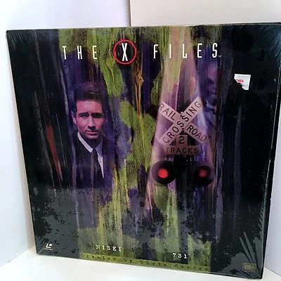 X-Files Laserdisc Episodes 3x09 & 3x10 (PRISTINE CONDITION) - Image 1 of 2