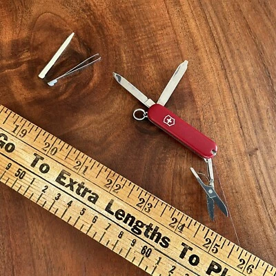 Navaja Suiza Victorinox 58mm Navaja de Bolsillo Clásica SD Red Lee Valley Foto 1 de 3