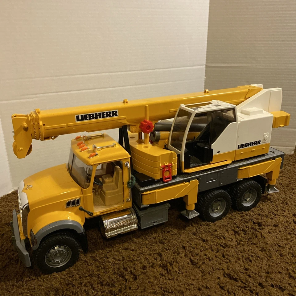 Bruder Mack Granite Liebherr Crane Truck 02818 Yellow 1:16 LTF 1045 Semi-Loader* - Image 1 of 4