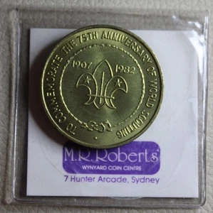 * 1982 75 YEARS OF SCOUTING BADEN POWELL MEDAL M R ROBERTS #QYA30 - Picture 1 of 7