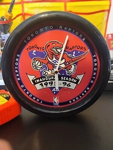 1995-96 Toronto Raptors Inaugural Season Clock, Licensed, 8.5" Wide, Working  - Bild 1 von 5