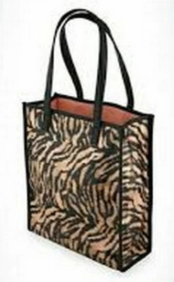 Bolso de Mano Stephanie Johnson x Neiman Marcus Estampado de Tigre Texturizado e Impermeable Foto 1 de 4