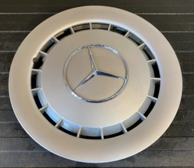 Mercedes-Benz Wheel Hub Cap - 126-401-08-24 - For Mercedes-Benz W126 - Image 1 of 4