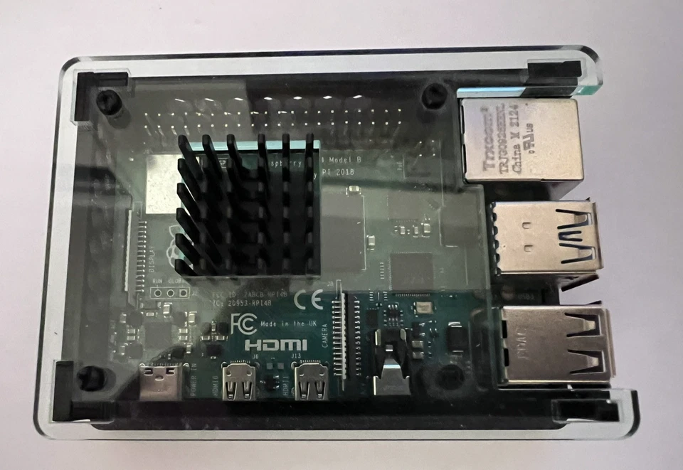 Raspberry Pi 4 Model B Computer w/ Case, Heatsink, HDMI lead, PSU,  32GB SD Card - Image 1 of 4