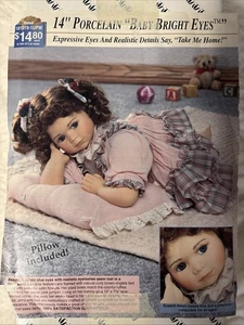 Muñeca de porcelana My Baby Bright Eyes en posición acostada 14" de largo - Imagen 1 de 4