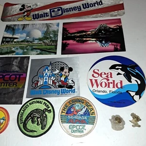 Vintage Disney World Magic Kingdom Lot! Aufkleber, Button, Closine Pins, Patches! - Bild 1 von 23