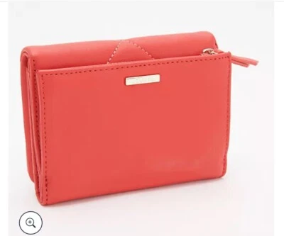 Cartera compacta Vince Camuto de cuero lunado ROJA Foto 1 de 4