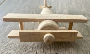 Estatuilla modelo biplano de madera hecha a mano de colección - 3,75 pulgadas L x 3 1/8 pulgadas. W en usado en excelente estado - Imagen 1 de 6