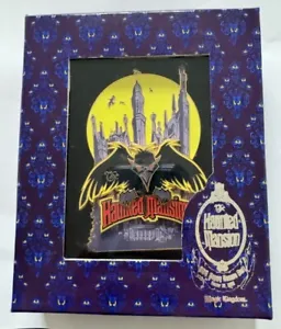 2002 Disney Haunted Mansion 999 Happy Haunts Ball Ltd Ed 3D Raven Jumbo Pin - Picture 1 of 3