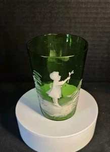 "Antiguo vaso de vidrio verde acanalado con flores Mary Gregory Girl 3,75""" - Imagen 1 de 9
