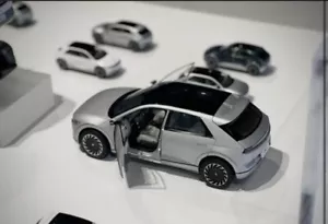 Hyundai IONIQ 5 matte Gold 1:18 Diecast - Picture 1 of 24