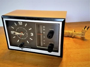 Radio orologio General Electric AM - Foto 1 di 4