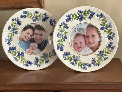 Par de marcos de fotos Melannco 7,5" redondos de 3,5" pintados a mano azul floral cerámica Foto 1 de 4