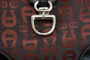 ETIENNE AIGNER DAMEN STOFF LEDER OPTIK TASCHE LOGO MONOGRAMM SCHWARZ KUPFER - Bild 1 von 11
