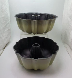 2er Set Vintage Stapel Konvolut Pfannen olivgrün 1 gemarkt Nordic Ware 1 Alaun? - Bild 1 von 7