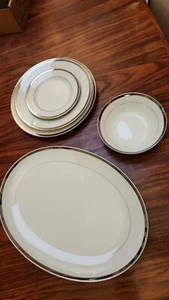 dinnerware set - Picture 1 of 6