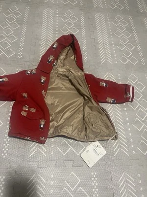 Jaqueta corta-vento reversível Mayoral nova com etiquetas 12 meses estampa de urso - Imagem 1 de 4