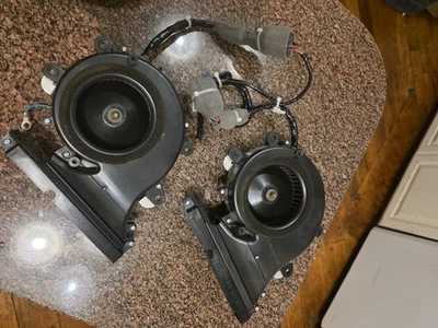 2 гибридных вентилятора охлаждения аккумулятора Ford Escape Mercury Mariner 2005-2012 годов выпуска Tribute - Изображение 1 из 4