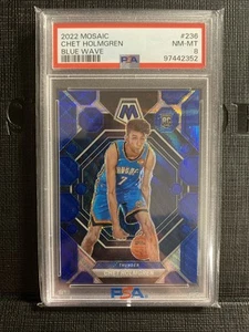 2022-23 Panini Mosaic Chet Holmgren Blue Wave Rookie RC PSA 8 - Bild 1 von 2