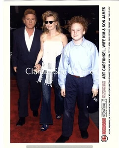 S642 Art Garfunkel wife Kim and son James 2003 8 x 10 vintage color photograph - Picture 1 of 1