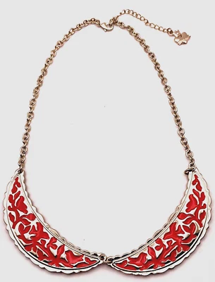 Adorable Collar Babero Floral Born to Rule By Vera Wang Tono Dorado y Esmalte Coral Foto 1 de 4