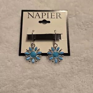 Orecchini Napier Nuovi Pendenti Fiore Blu Tono Argento Traforati - Foto 1 di 3