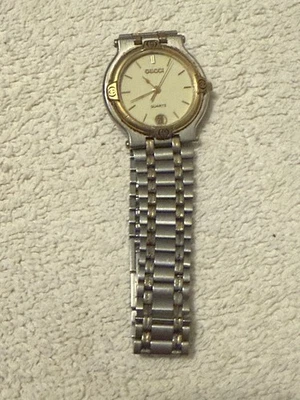 Vintage Gucci 9000L 25mm Marfim Ouro Data Quartzo Feminino Autêntico Precisa de Bateria - Imagem 1 de 4