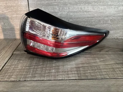 🥇Luz trasera pasajero derecho Nissan Murano 26550-5AA0B 2015 2016 2017 2018 Foto 1 de 4