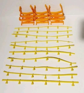 SET BESTEHEND AUS 1O AURORA AFX HO SLOTCAR 14 ZOLL GELBEN LEITPLANKEN & 9 BRÜCKENSTÜTZEN - Bild 1 von 4