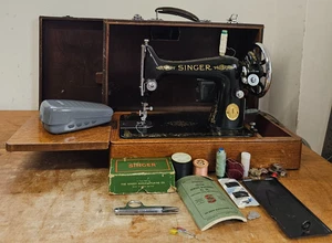 Vintage Singer 99k Nähmaschinen mit Karton mit Zubehör & Koffer Elektromotor - Bild 1 von 24