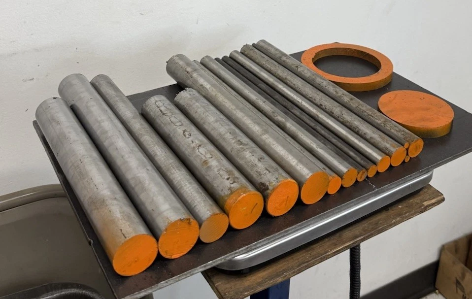 Barras redondas de acero de aleación 52100 - CD y HR - 16 PIEZAS - 42,90 LBS - Lote de mecanizado Foto 1 de 4