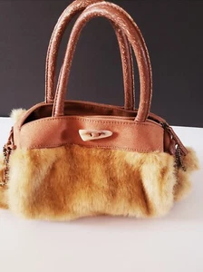 Bolso de mano de piel sintética beige casual con pompones de cuerda cuentas multicolores - Imagen 1 de 5