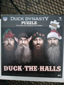 2013 Duck Dynasty 1000 ct PUZZLE by Cardinal - DUCK THE HALLS - Picture 1 of 2