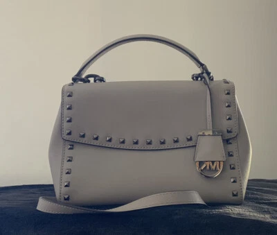 Cartera/bolso de mano Michael Kors AVA de cuero saffiano con tachuelas asa superior media Foto 1 de 4