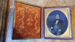 1850'S FINE ANTIQUE CASED TINTED AMBROTYPE PHOTOGRAPH - GENTLEMAN - SIXTH PLATE - Picture 1 of 14
