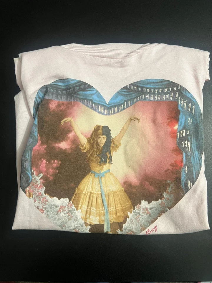 Melanie Martinez Show And Tell T-shirt - Size Small  Foto 1 de 4