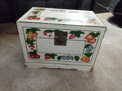 Cofre de almacenamiento vintage de madera pintado a mano casa de campo en mal estado 21" x 14" x 16" de altura Foto 1 de 4