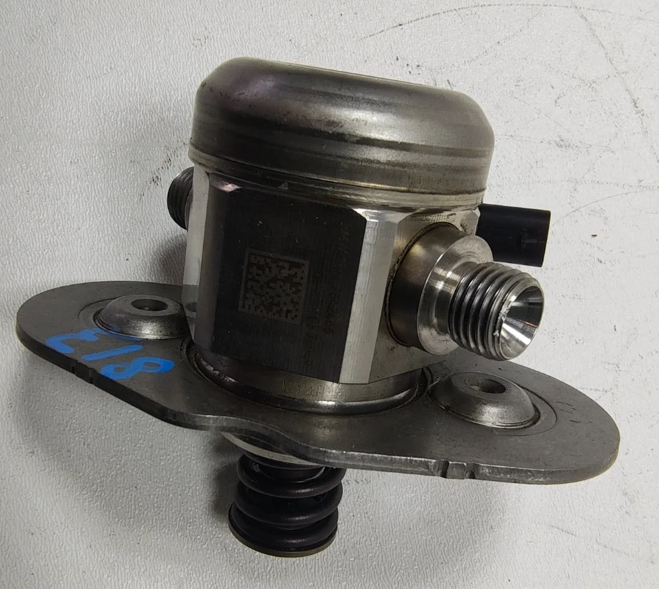 Топливный насос высокого давления 2016-2018 BMW 320I 330I 0261520258 от оригинального производителя - Изображение 1 из 4