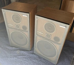 Pair of Vintage Pioneer CS-G303 3-Way Speaker System 120W 35-20 KHz - Picture 1 of 22