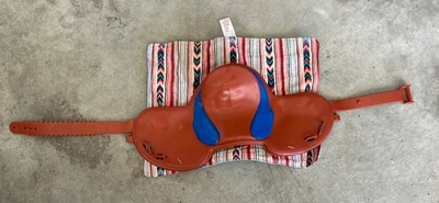 Silla de montar de caballo Our Generation azul marrón con manta para muñecas Battat de 18" Foto 1 de 4