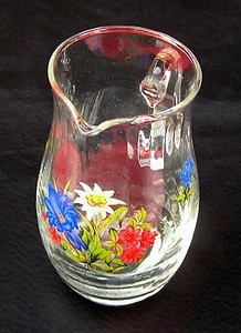 Kleiner Henkelkrug o,25 Ltr.-Weissglas wohl um 1920 mit Emailmalerei, Bergblumen - Picture 1 of 1