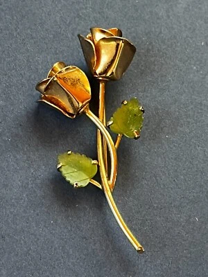 Broche prendedor vintage doble dorado rosa con puntas piedra verde u hojas de vidrio - Foto 1 de 4