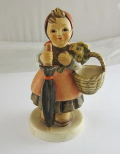 GOEBEL HUMMEL "ON HOLIDAY" #350  TMK 6 FIGURINE  4" TALL - Picture 1 of 10