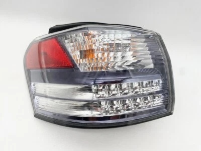 Luz trasera Lexus HS250h 2010-2012 lado del conductor montada en cuarto panel OEM Foto 1 de 4