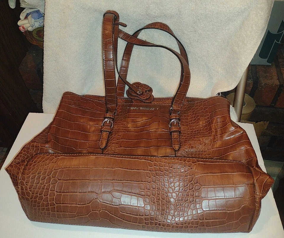 Bolso de Hombro Dana Buchman Imitación Cuero Caimán 3 Secciones Marrón Mano #23D Foto 1 de 4