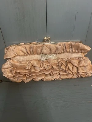Bolso clutch de noche vintage con volantes/estrás con lazo Foto 1 de 4